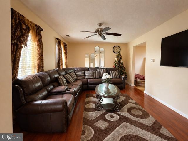 4626 Murray St Property Photo 4