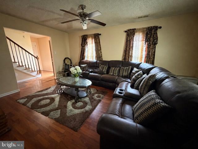 4626 Murray St Property Photo 6