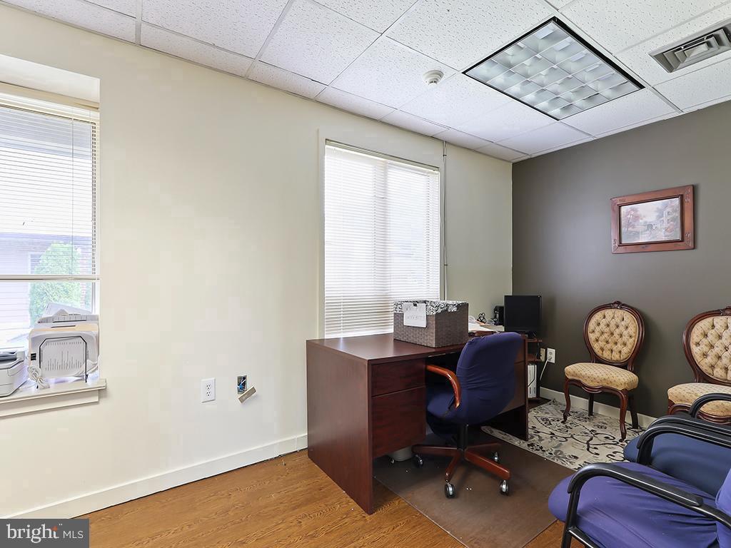 174 Middletown Blvd #301 Property Photo 2