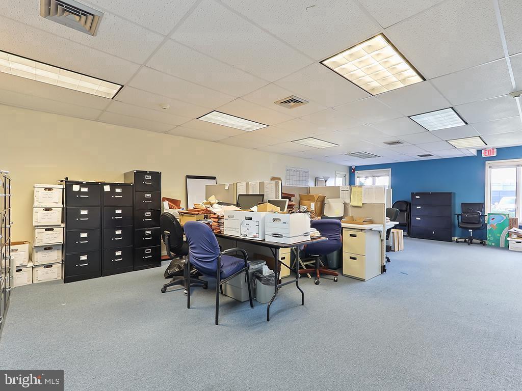 174 Middletown Blvd #301 Property Photo 6