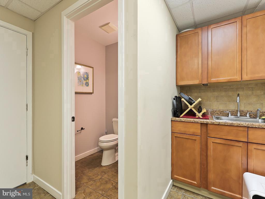 174 Middletown Blvd #301 Property Photo 7