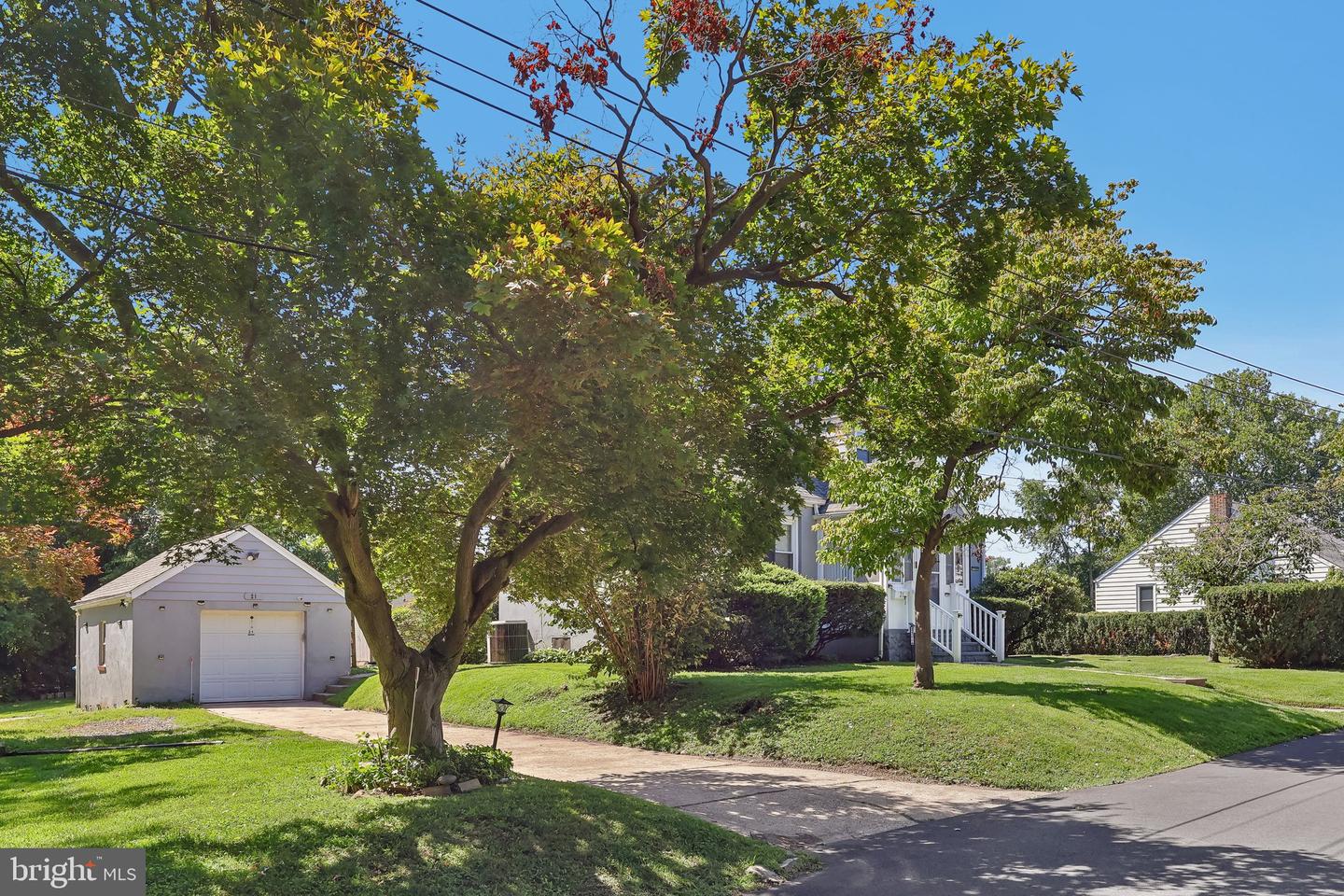 21 Ida Ave Property Photo 6