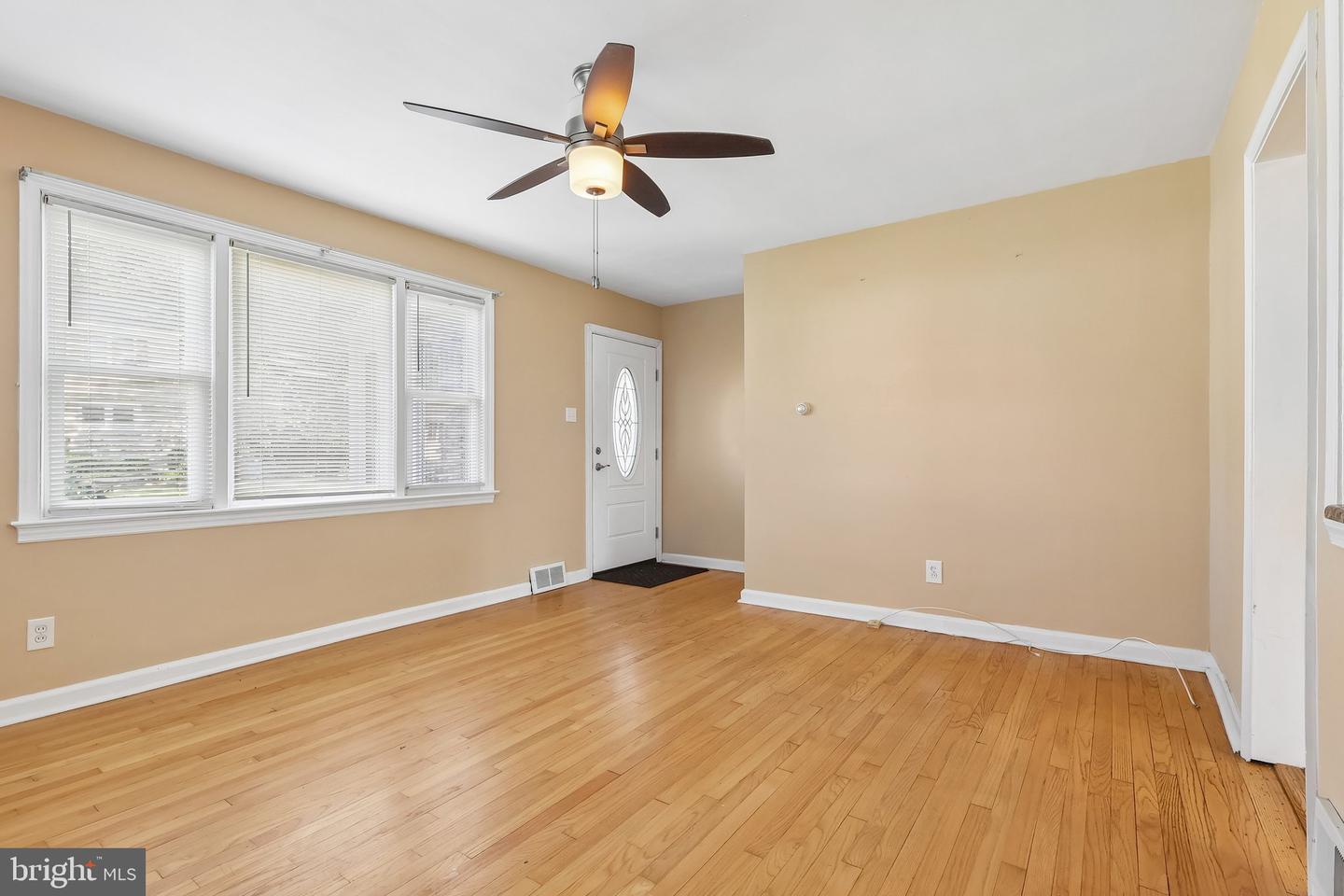 21 Ida Ave Property Photo 11