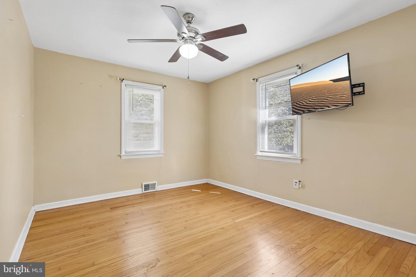 21 Ida Ave Property Photo 29