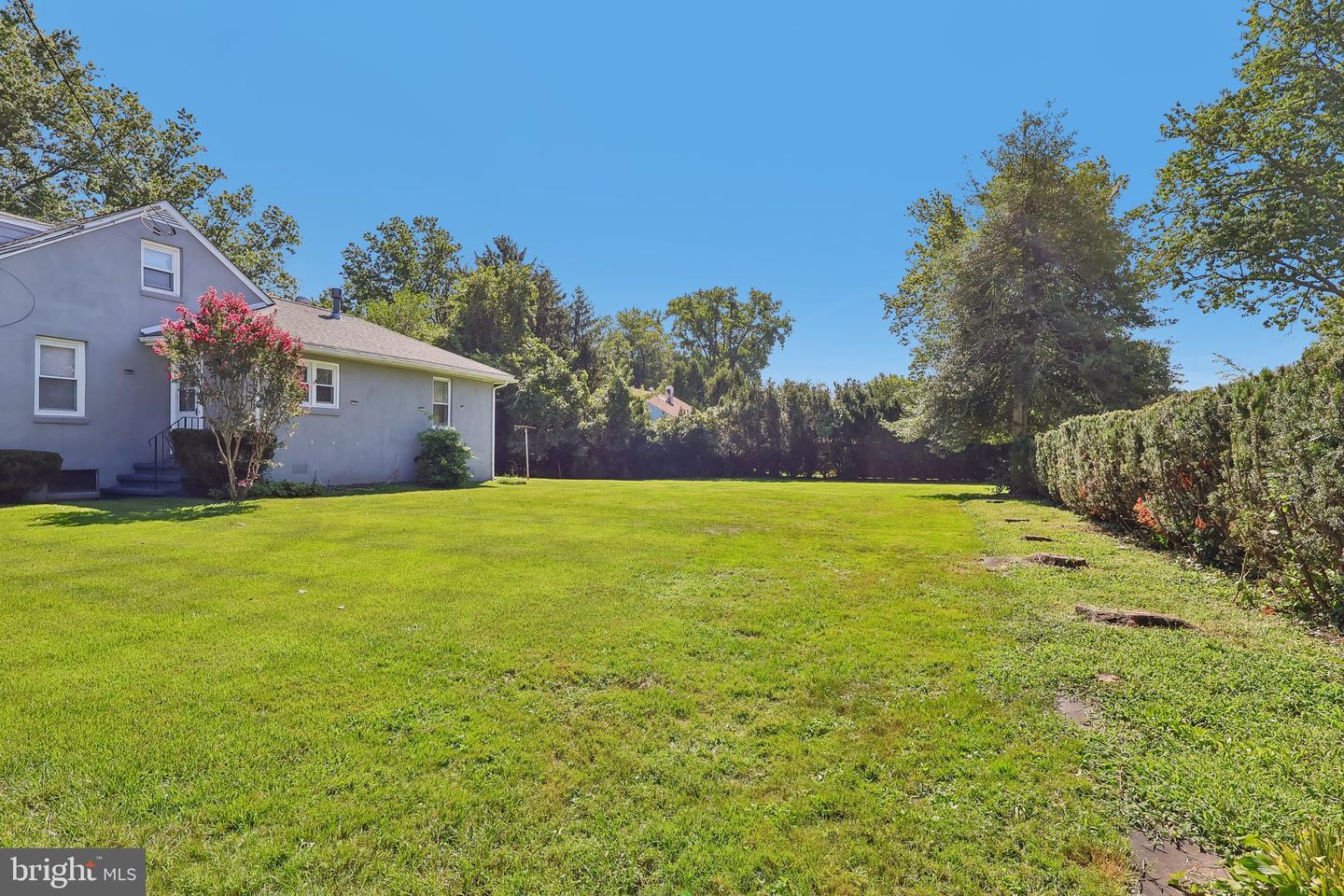 21 Ida Ave Property Photo 46