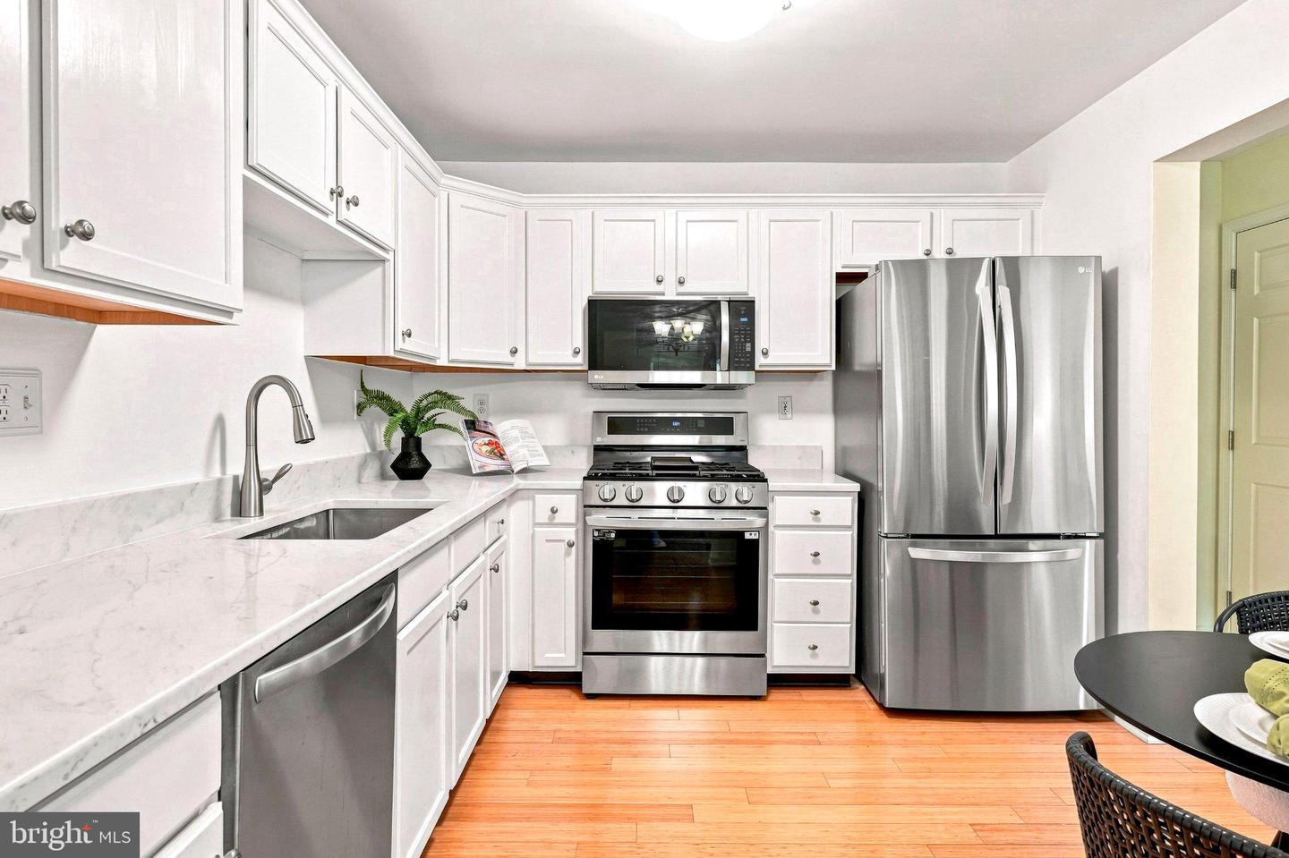 322 Eagle Ct #206 Property Photo 14