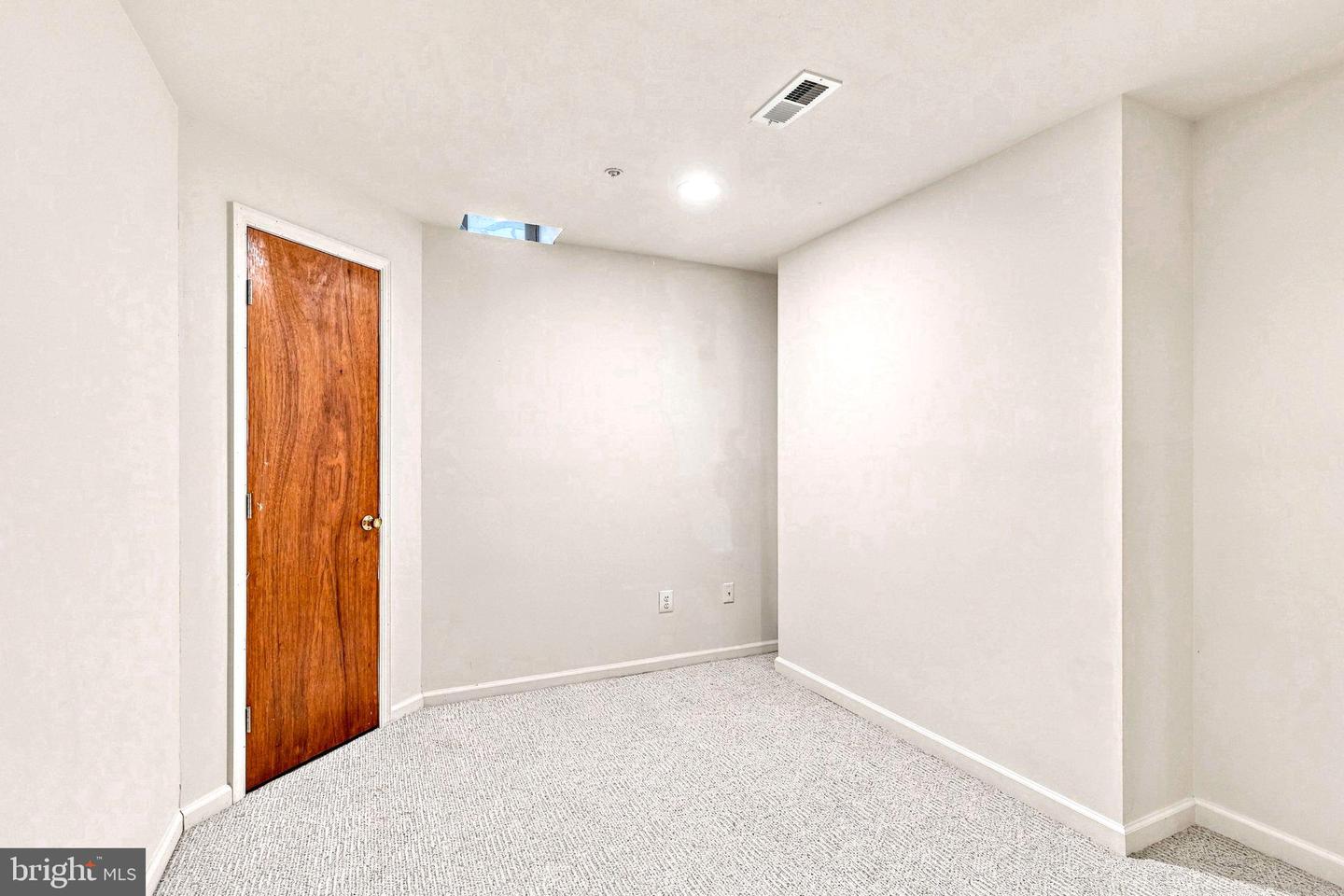 322 Eagle Ct #206 Property Photo 34
