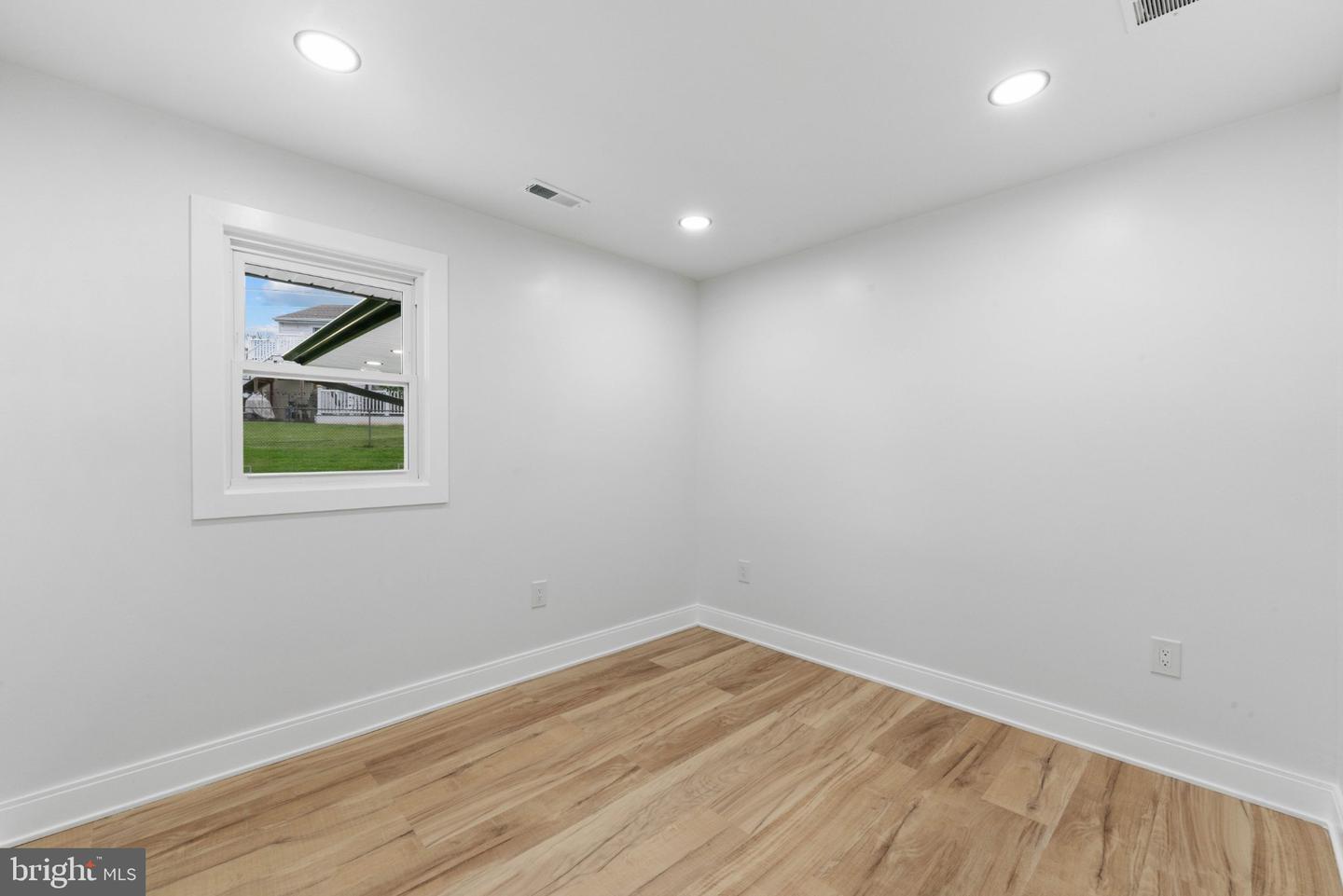 521 Parkway Dr Property Photo 32