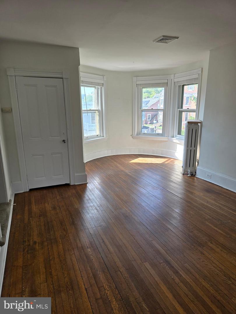 54 W State St #2 Property Photo 8