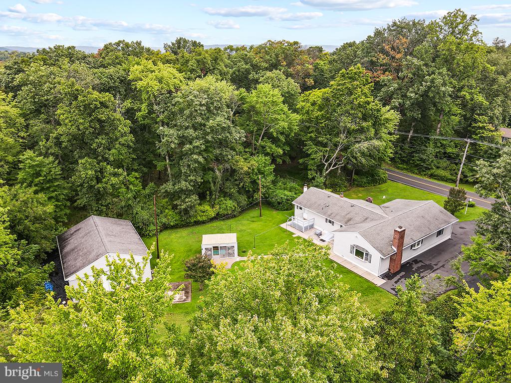 929 Creamery Rd Property Photo 4