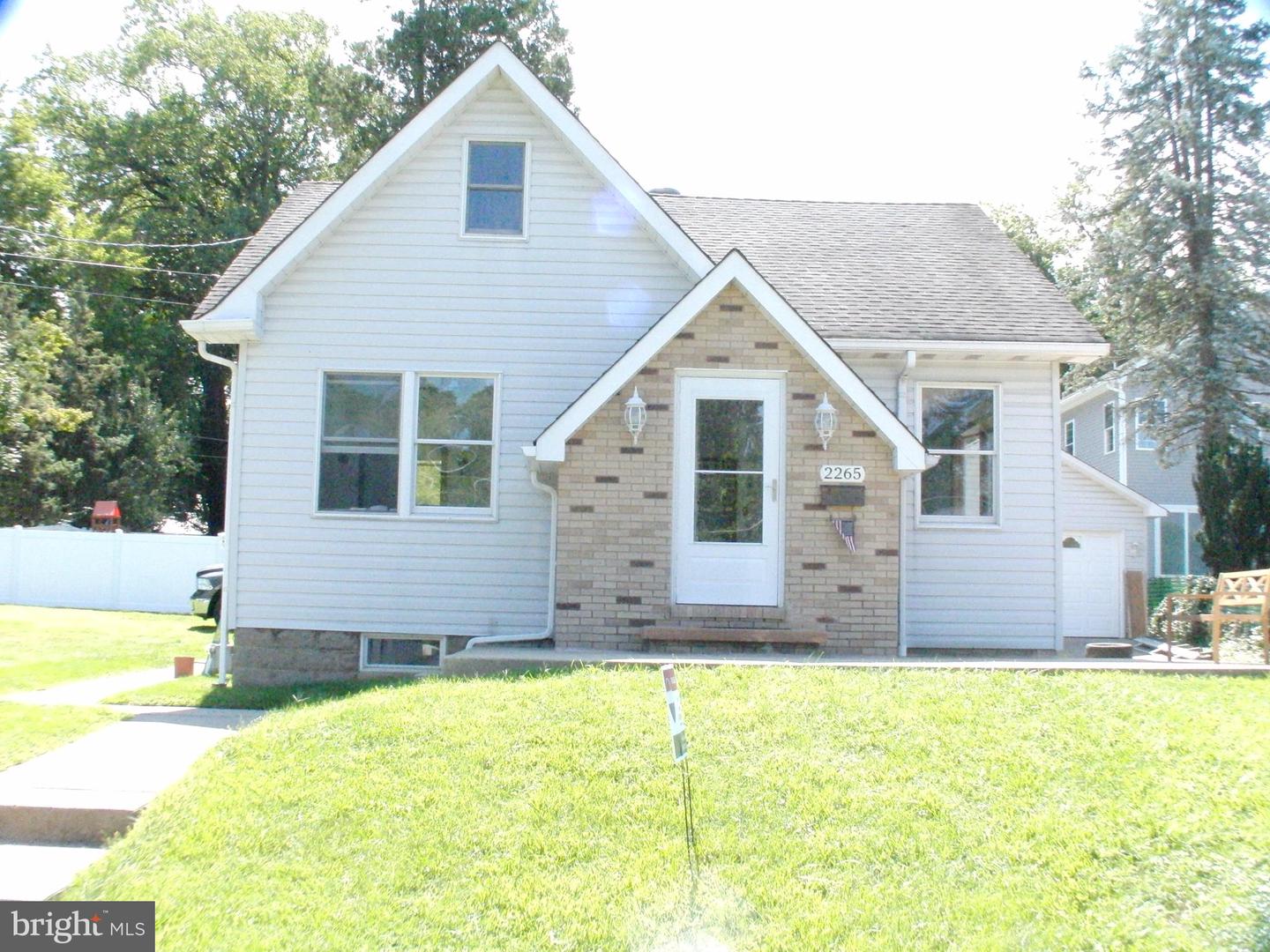 2265 Ogden Ave Property Photo 3