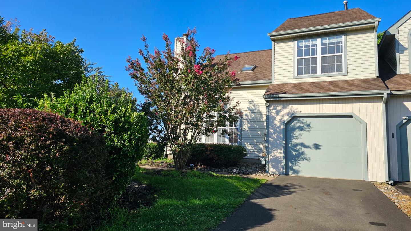 1 Laurel Cir Property Photo 1