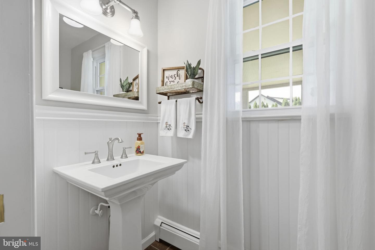 593 Kings Rd Property Photo 22