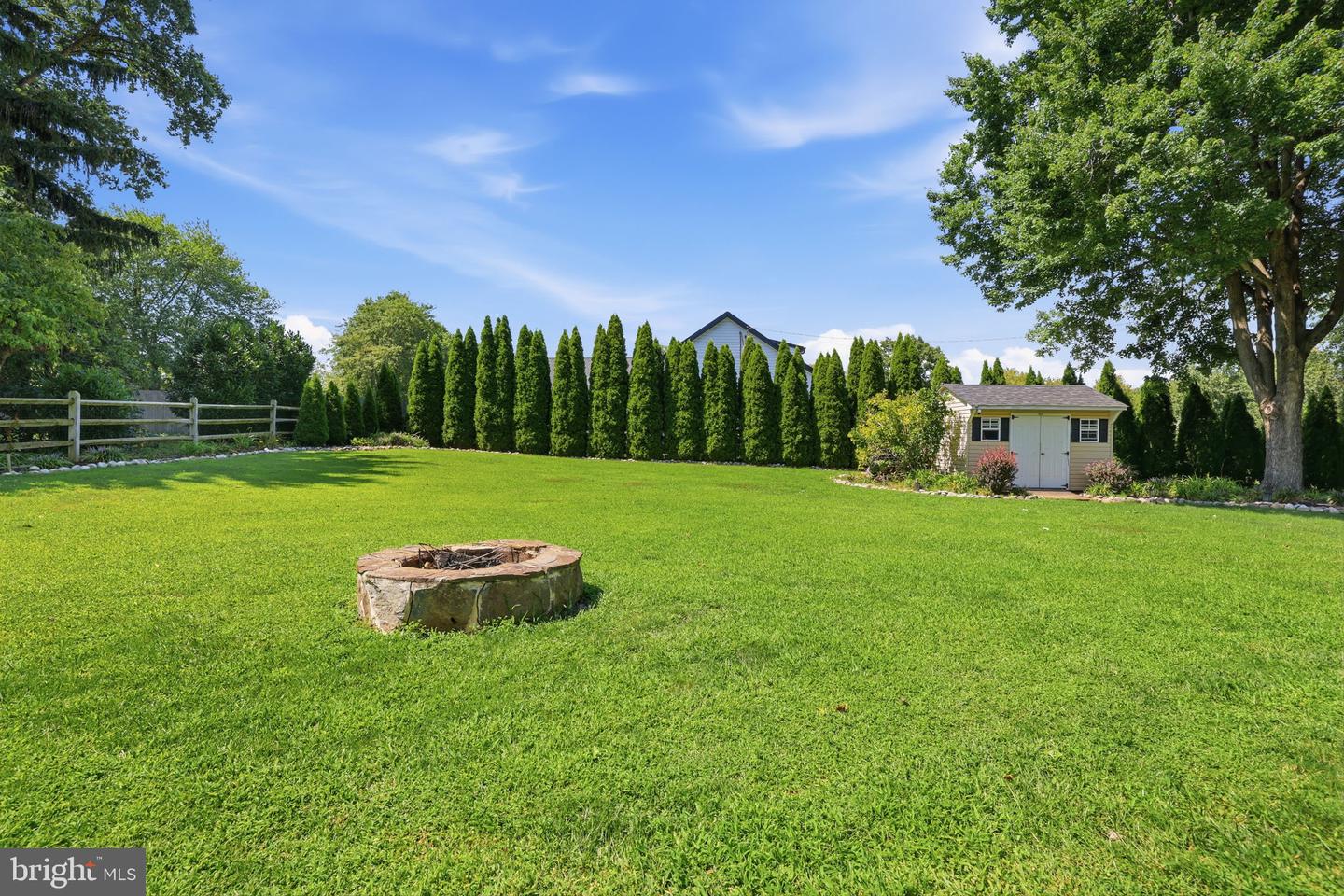 593 Kings Rd Property Photo 41