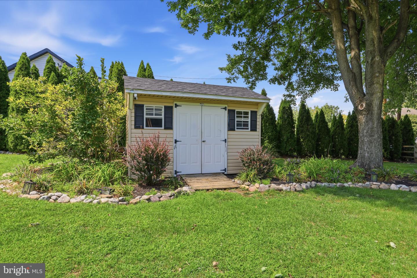 593 Kings Rd Property Photo 44