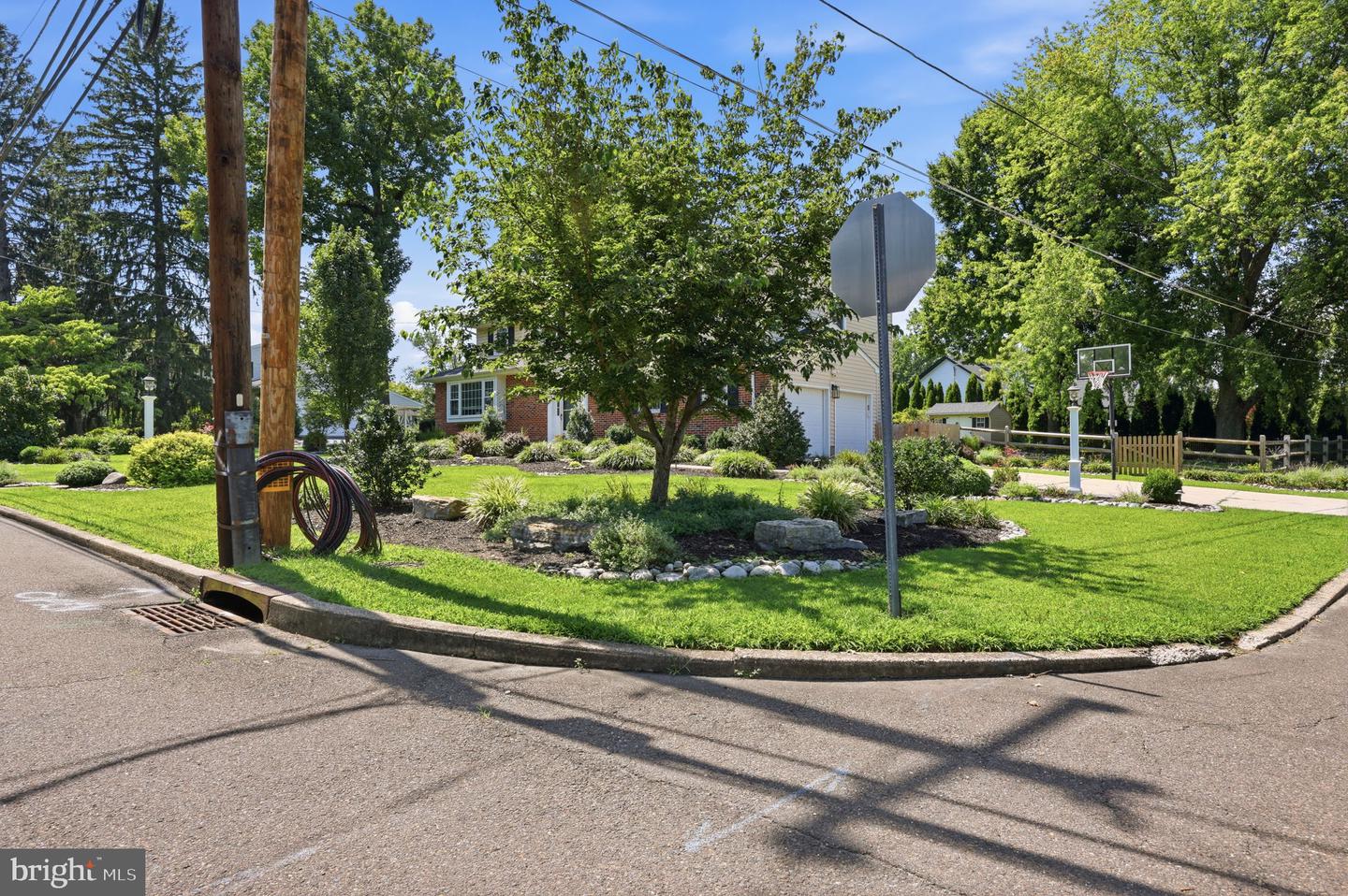 593 Kings Rd Property Photo 47