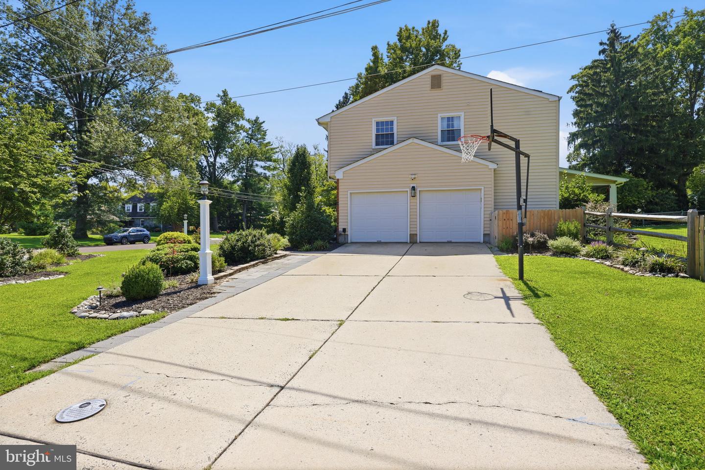 593 Kings Rd Property Photo 48