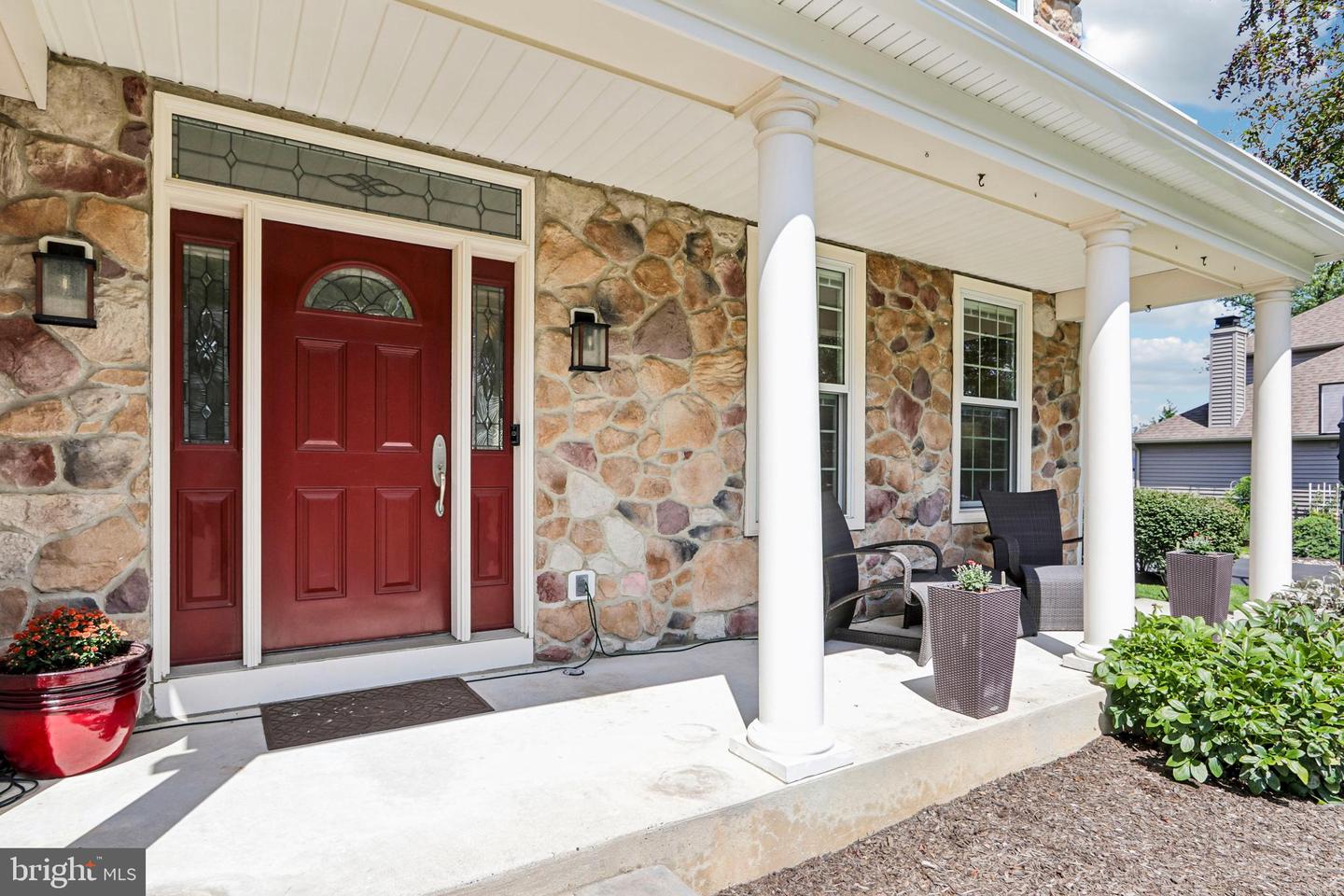 1096 Lily Pond Ln Property Photo 5