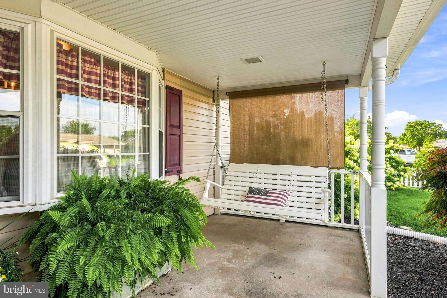 27 Peachtree Ln Property Photo 5