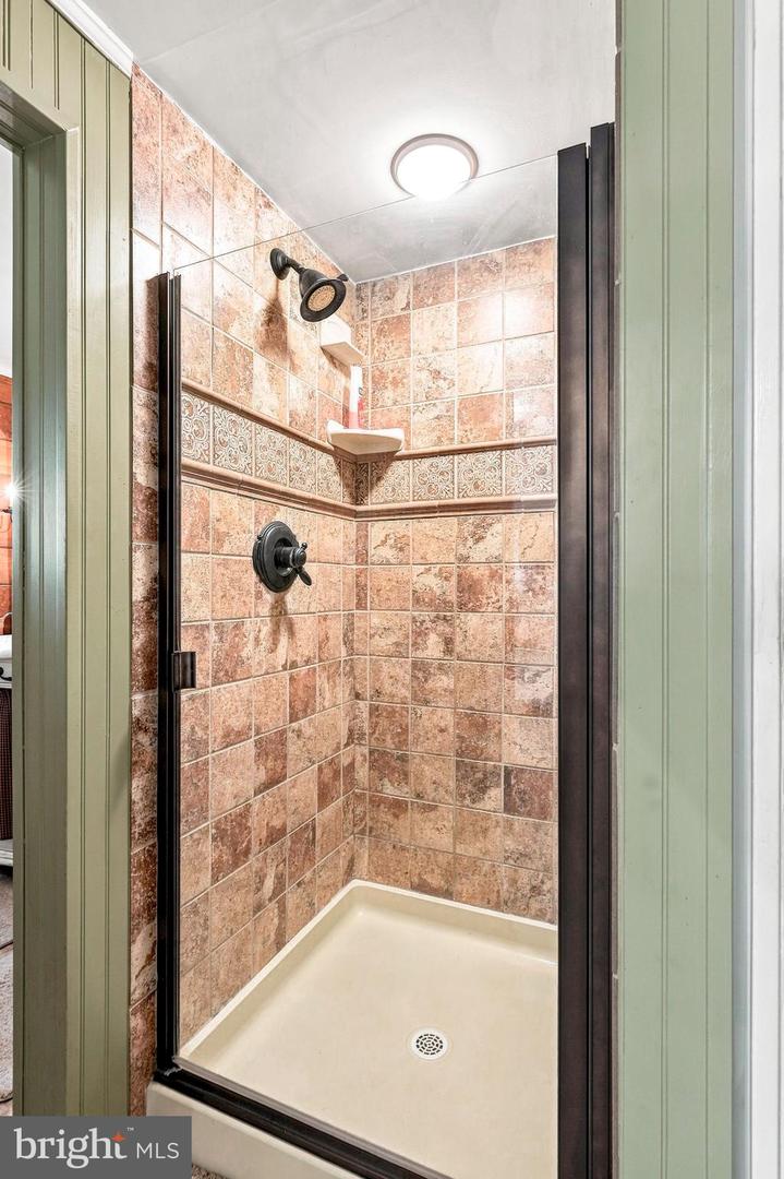 27 Peachtree Ln Property Photo 31