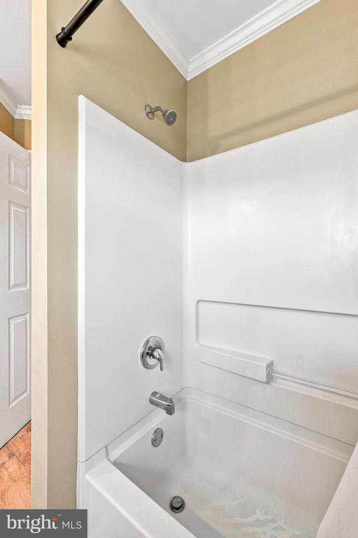 27 Peachtree Ln Property Photo 52