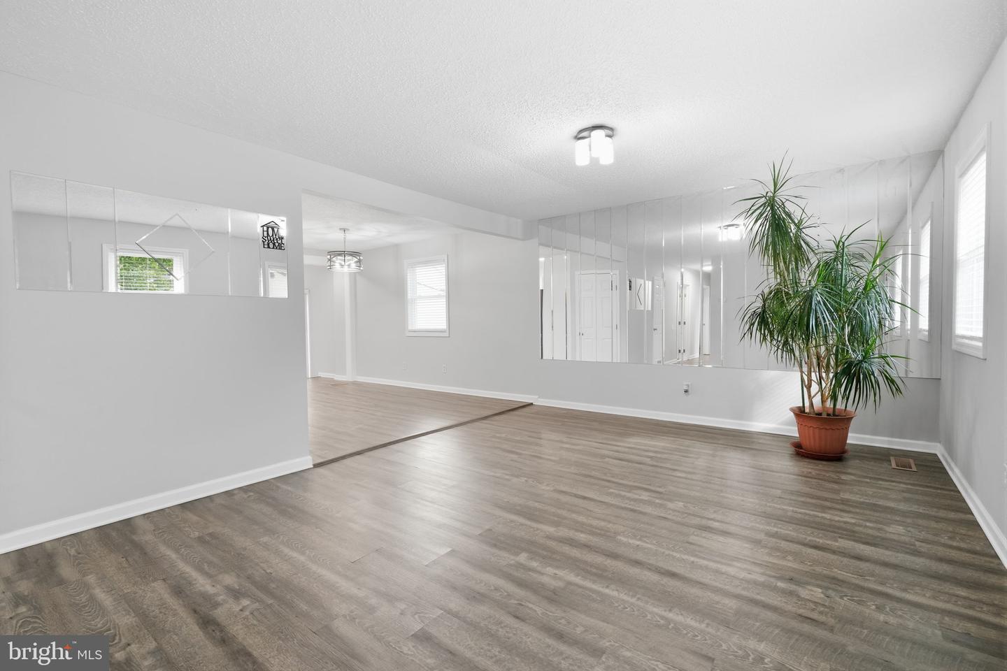 466 Hazel Ave Property Photo 3