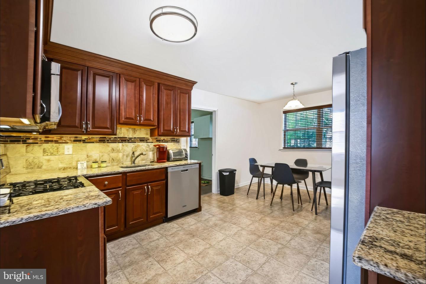 2201 Shetland Dr Property Photo 9