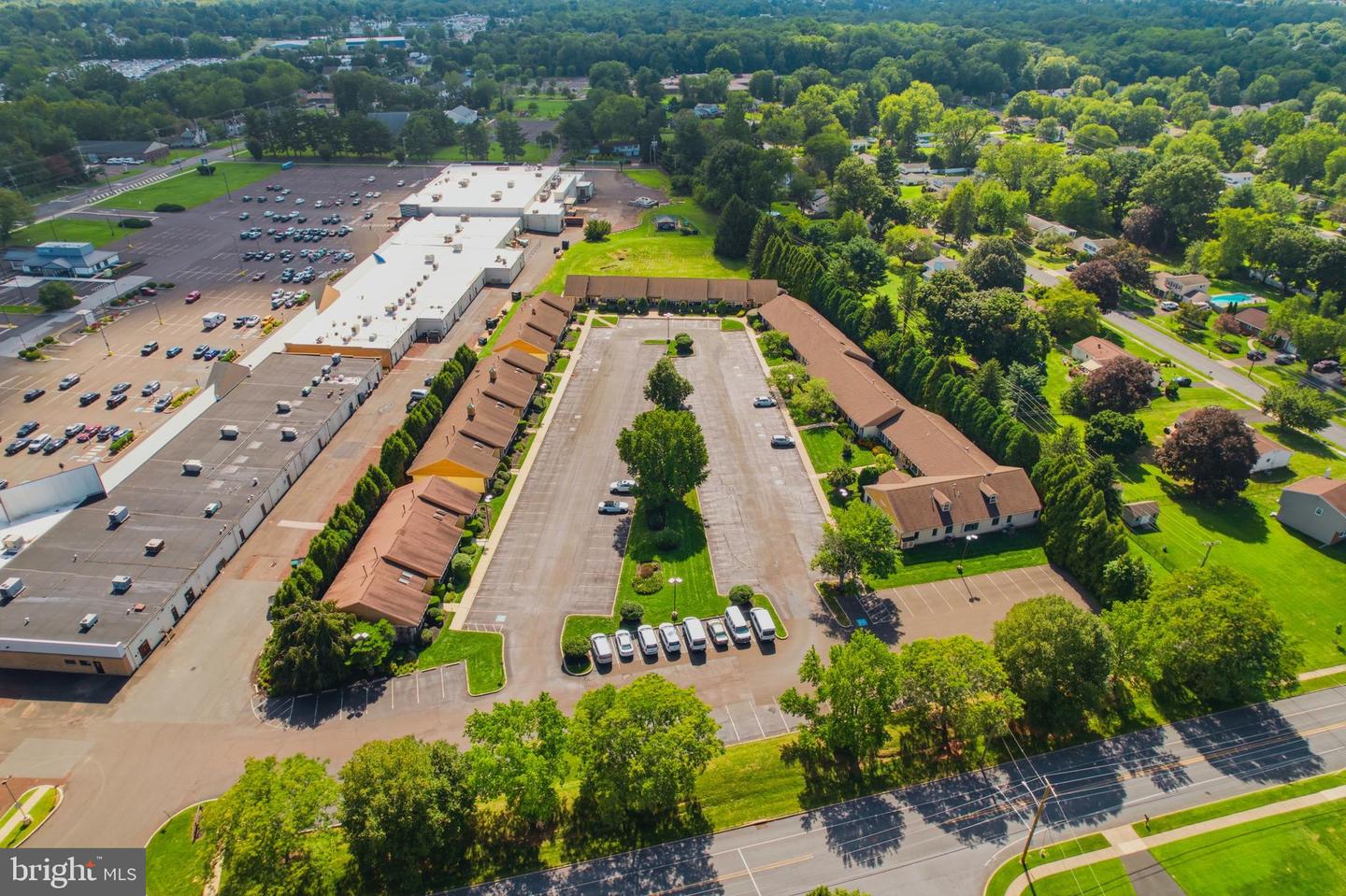 906 Town Ctr Property Photo 4