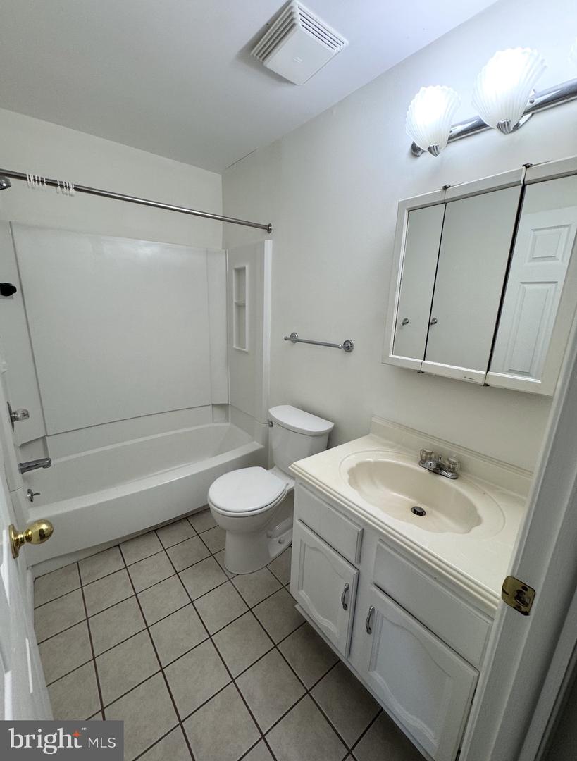 1155 York Rd #e2 Property Photo 8