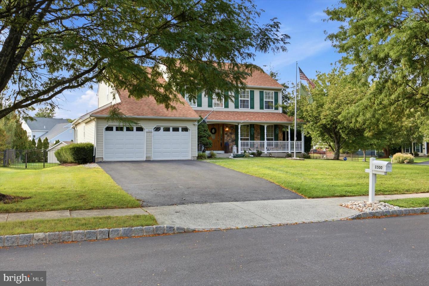 1500 Laurel Cir Property Photo 1