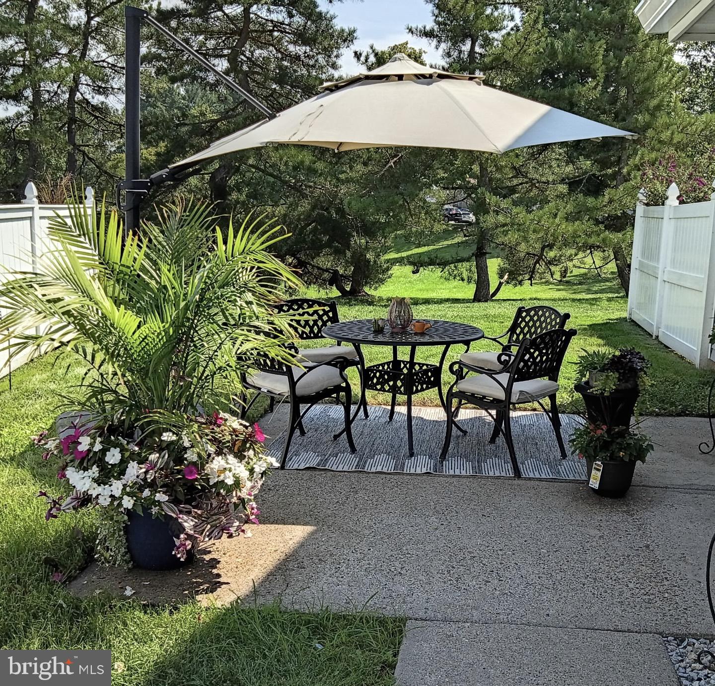 659-b Rose Hollow Dr #b Property Photo 2