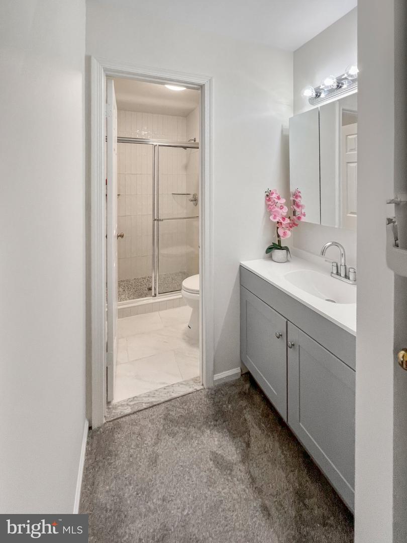 659-b Rose Hollow Dr #b Property Photo 11