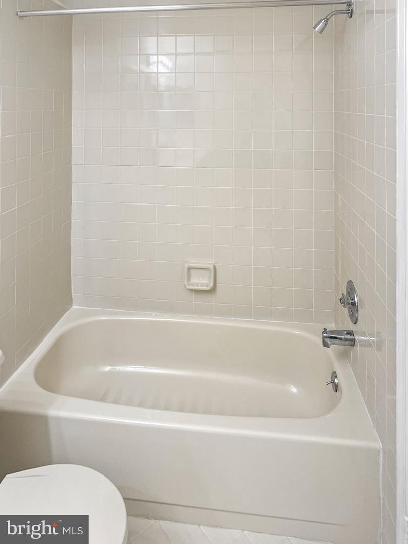 659-b Rose Hollow Dr #b Property Photo 14