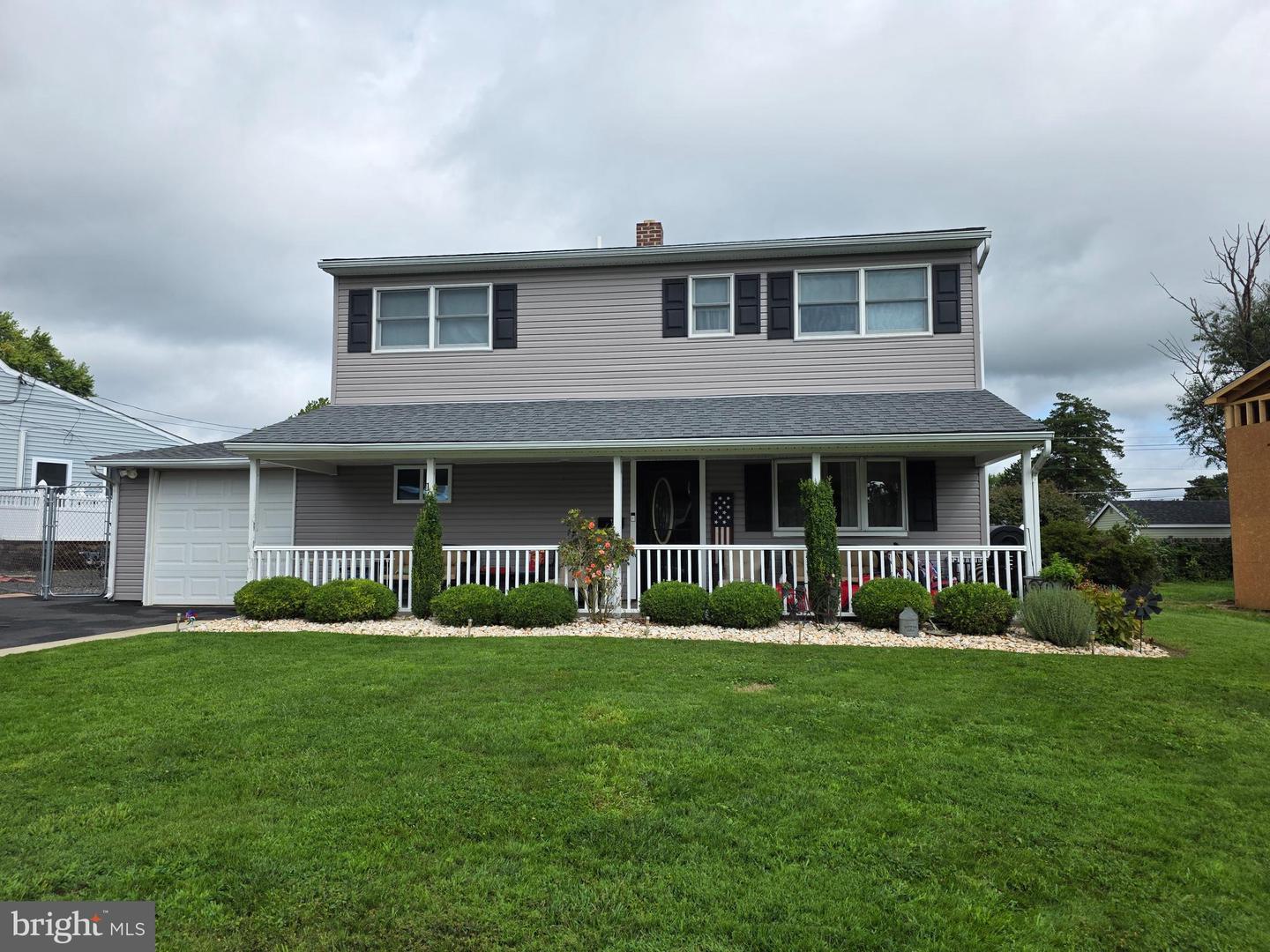 10 APRICOT LN