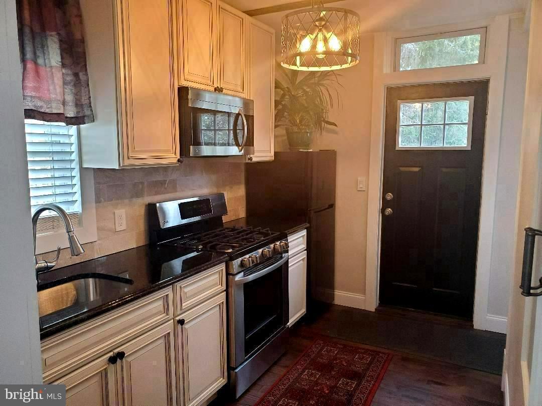 20 College Ave #2 Property Photo 5