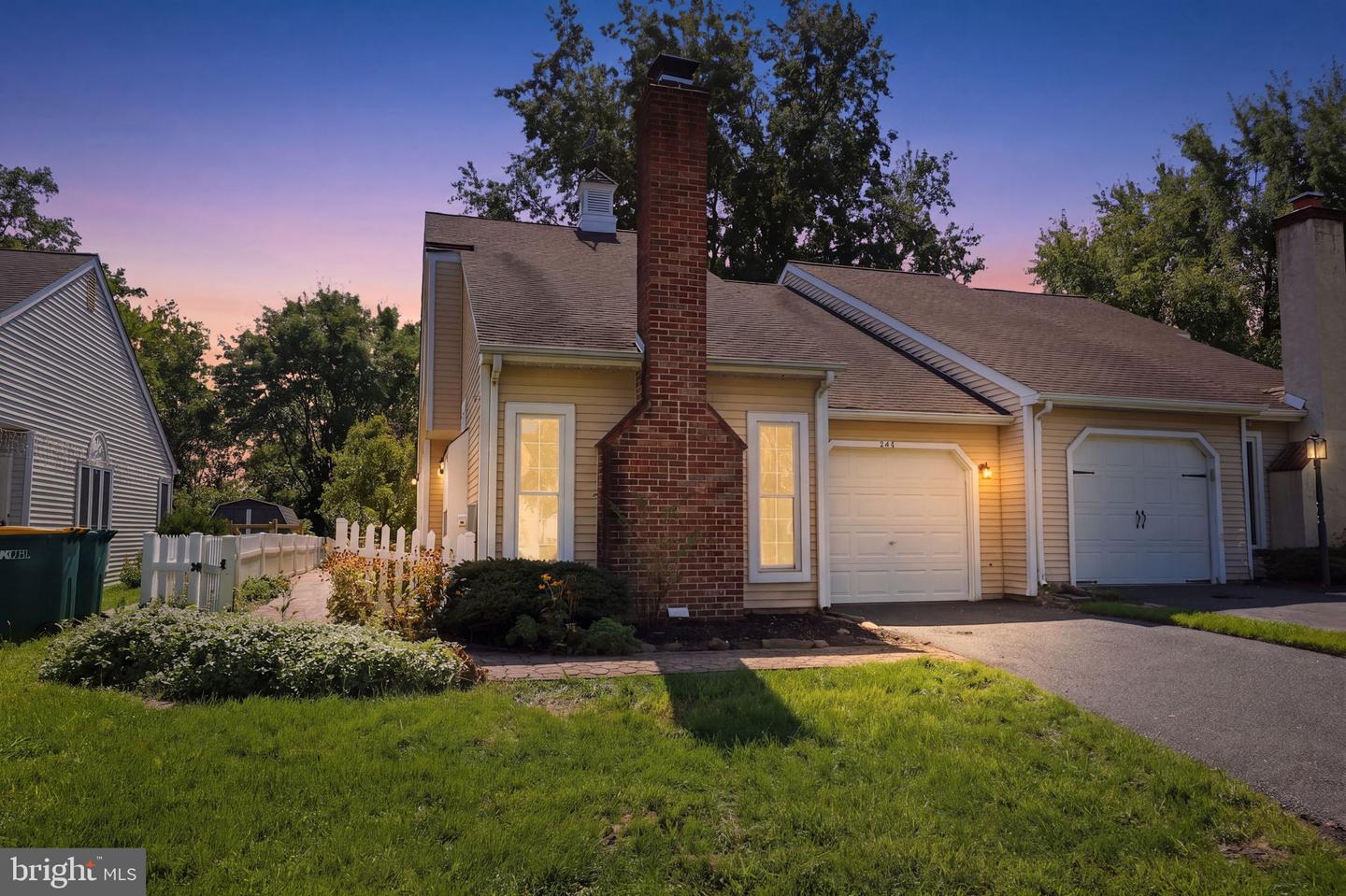 285 Woods Edge Pl Property Photo 1