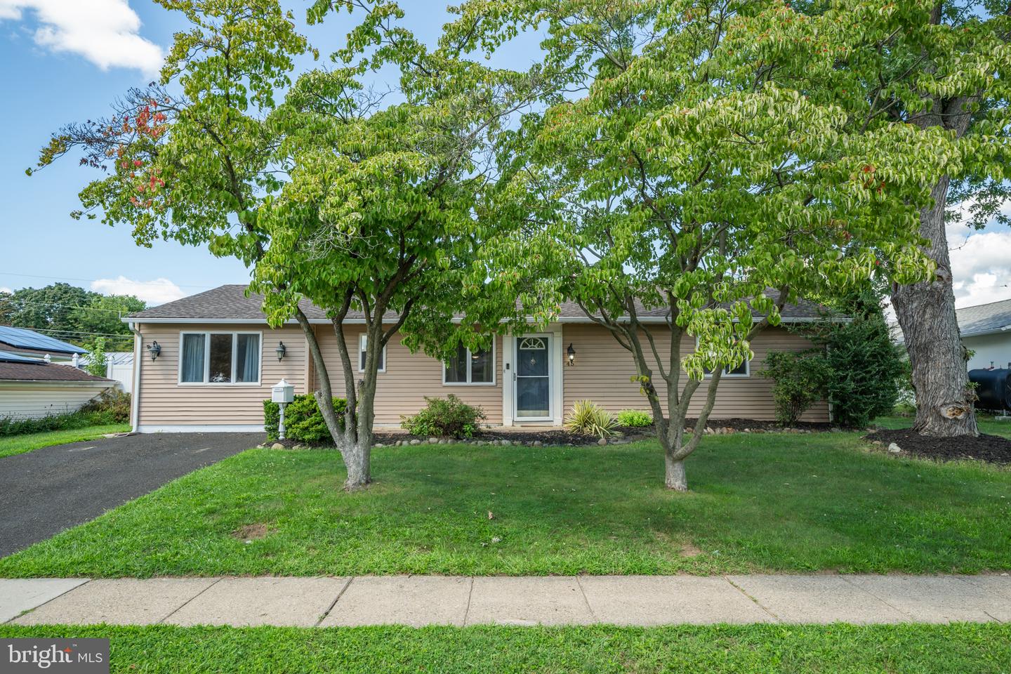 45 Schoolhouse Ln Property Photo 1