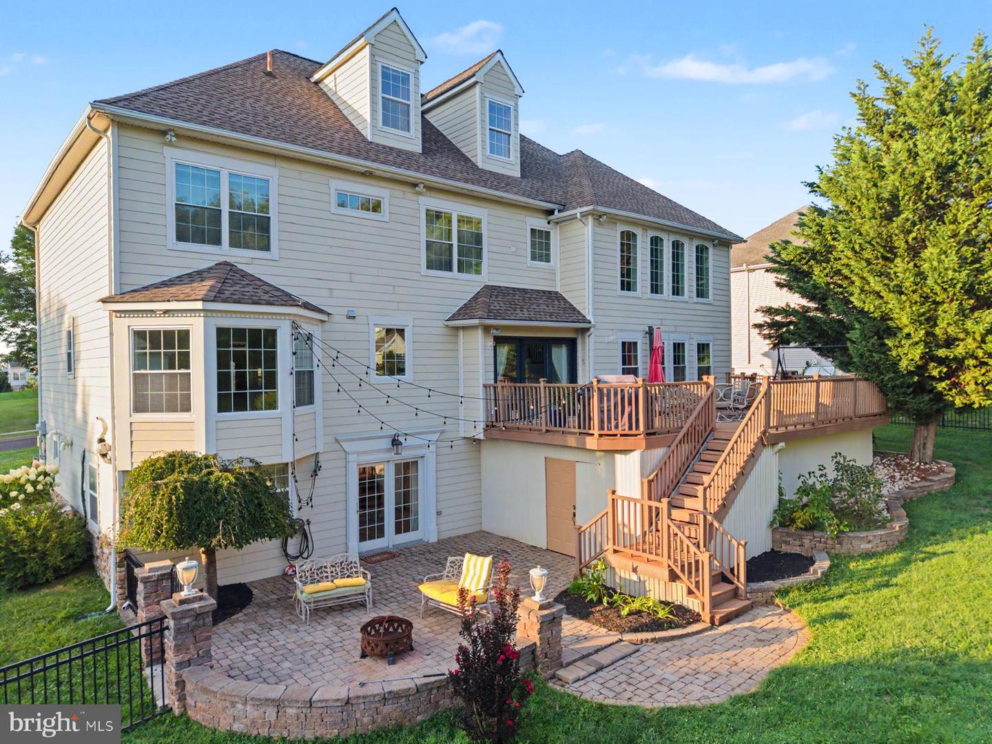 1241 Jasmine Way Property Photo 3