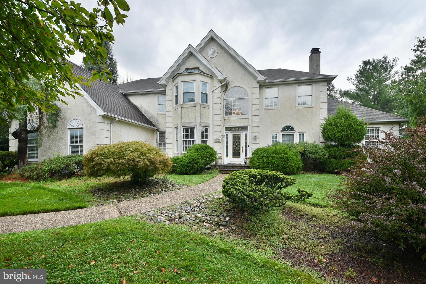 47 LORETTA CIR