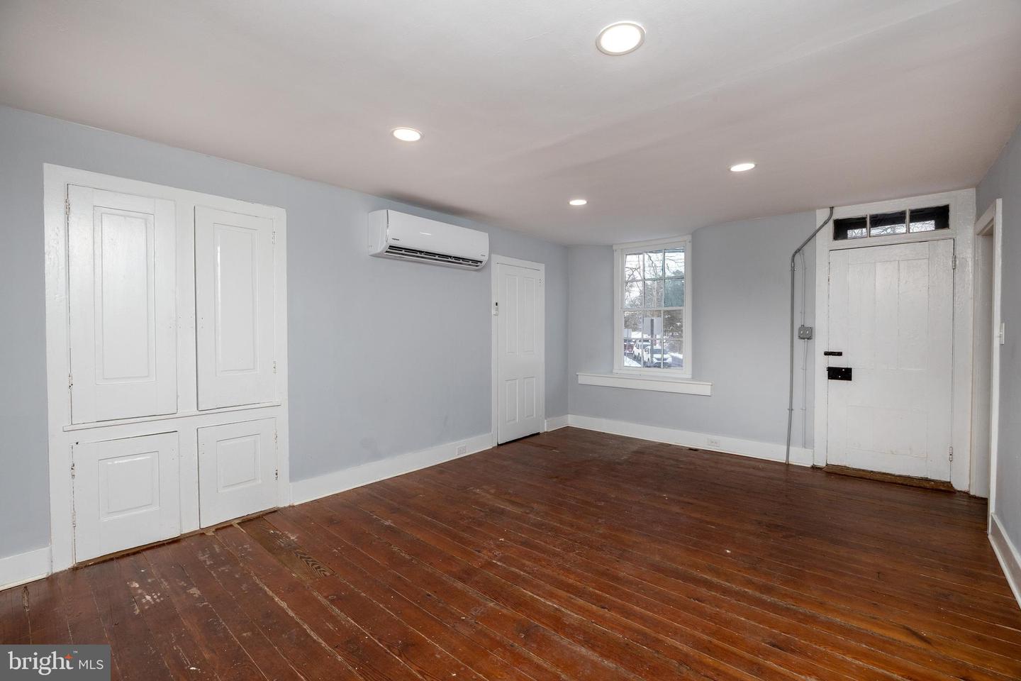 6192 Lower York Rd Property Photo 12