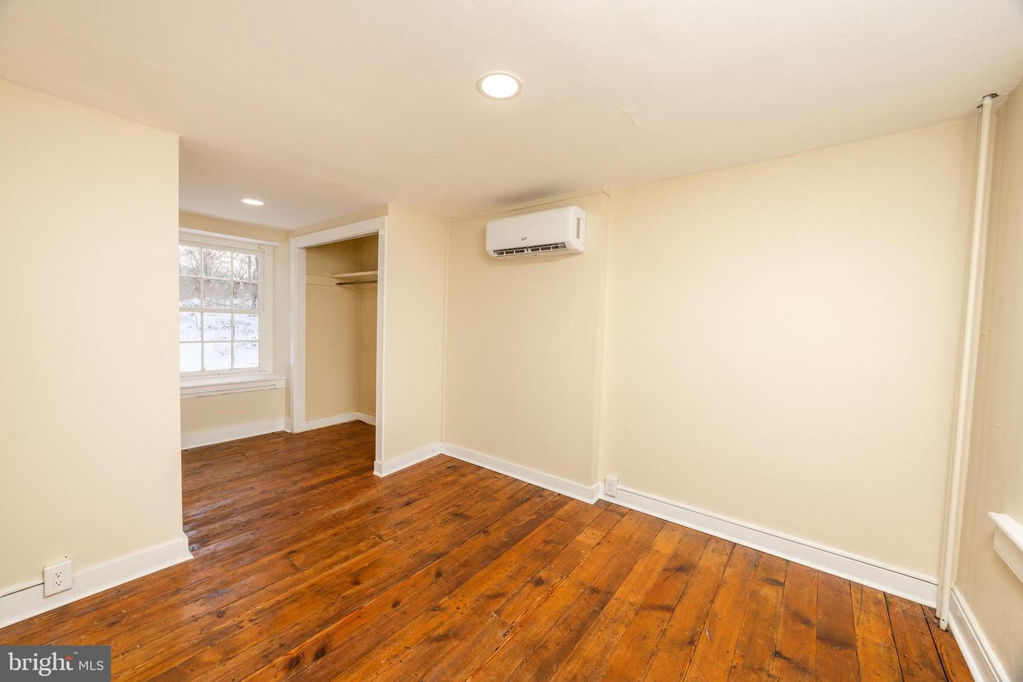 6192 Lower York Rd Property Photo 15