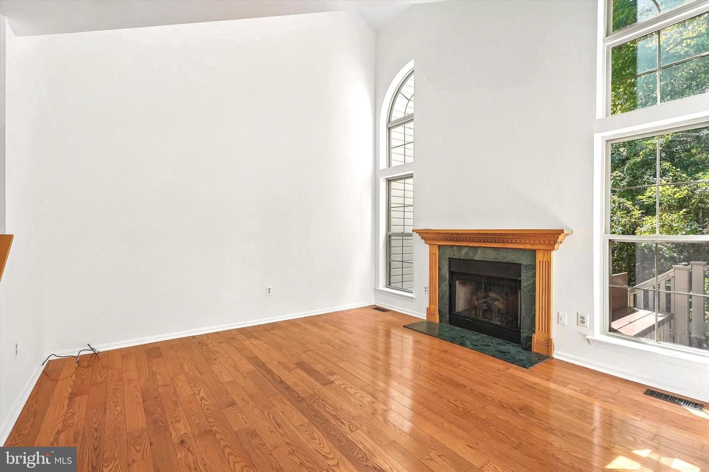 350 Glennbrook Way Property Photo 2