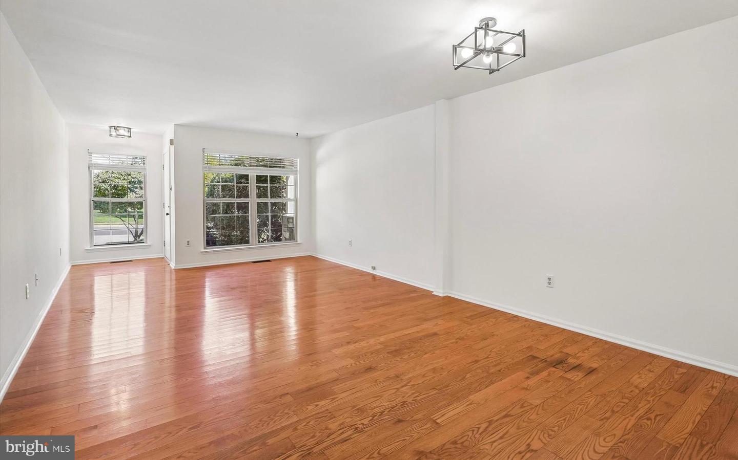 350 Glennbrook Way Property Photo 4