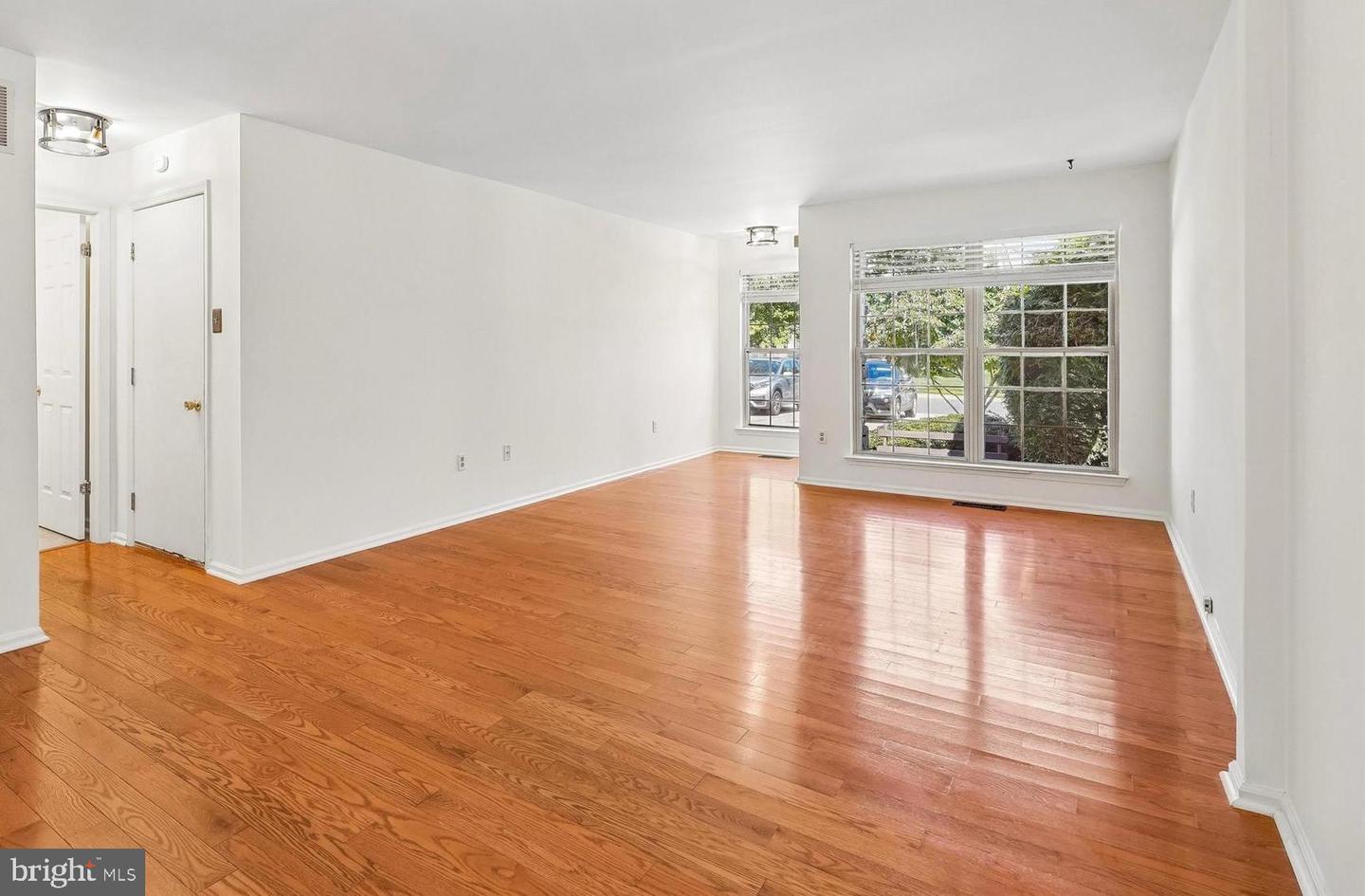 350 Glennbrook Way Property Photo 6
