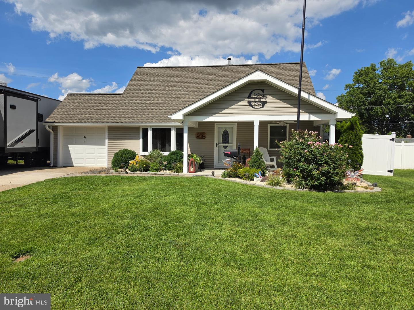 61 BEGONIA LN