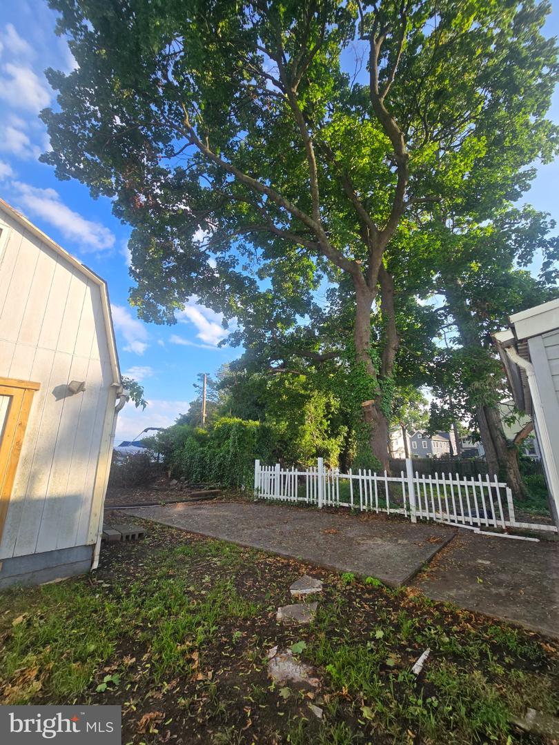1232 Pine Grove St Property Photo 2