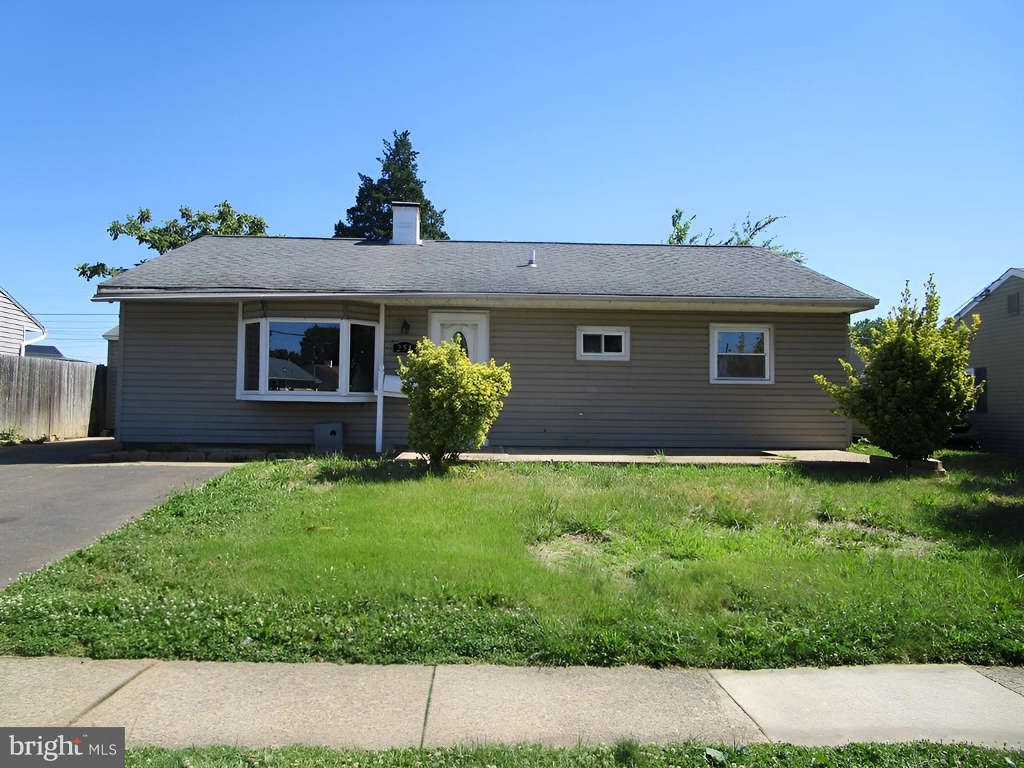 254 N Oxford Valley Rd Property Photo 1