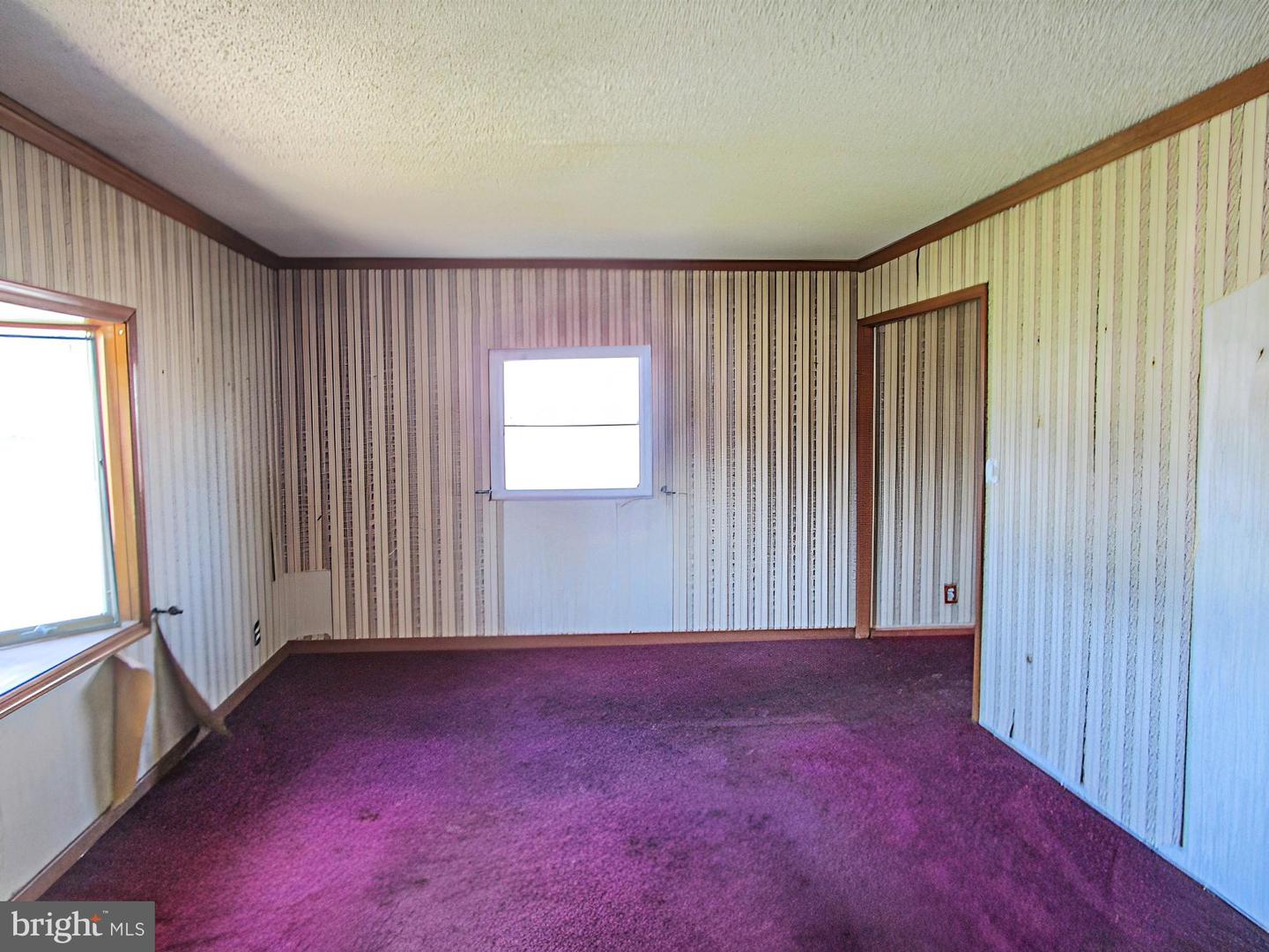254 N Oxford Valley Rd Property Photo 5