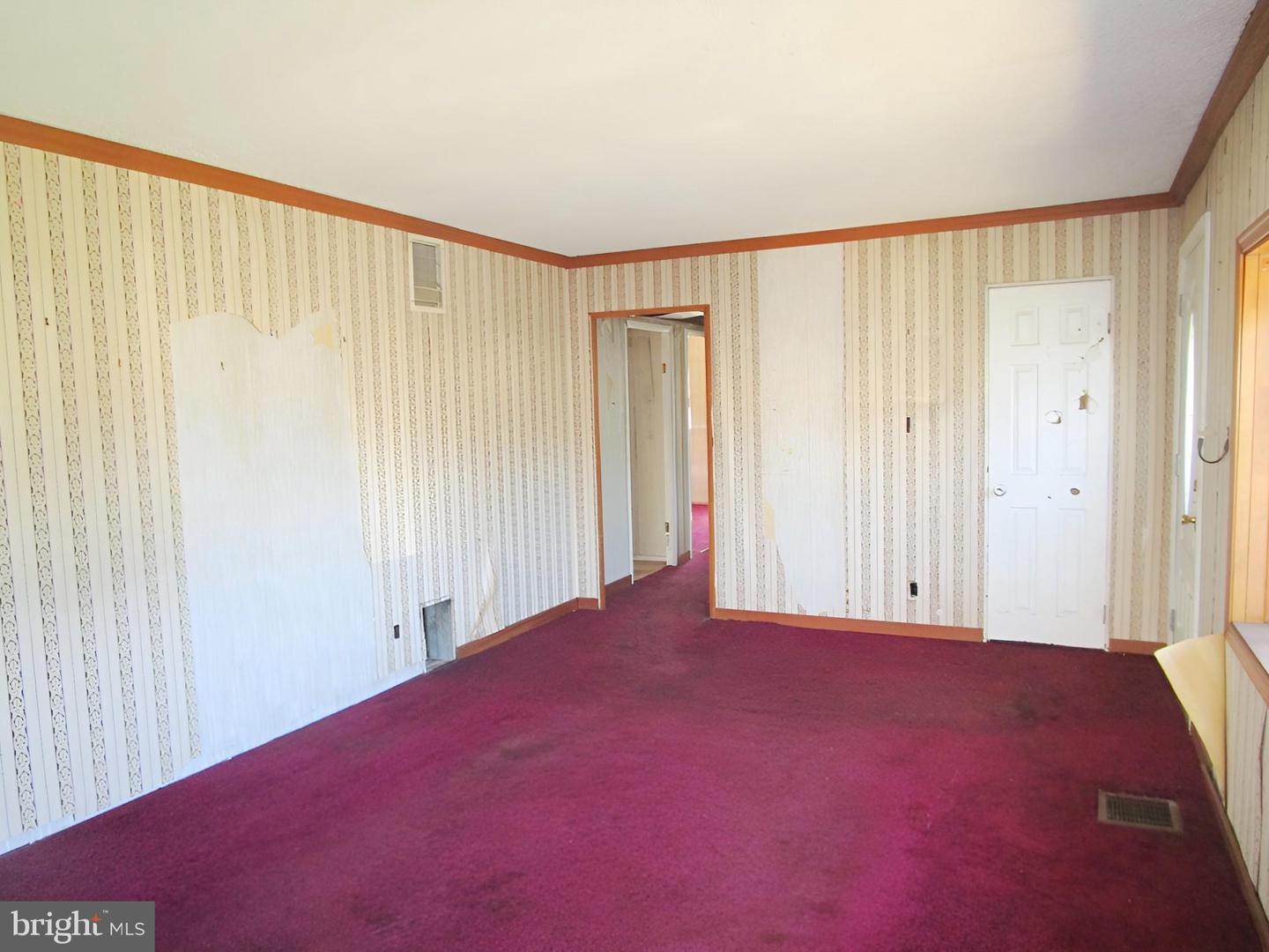 254 N Oxford Valley Rd Property Photo 6