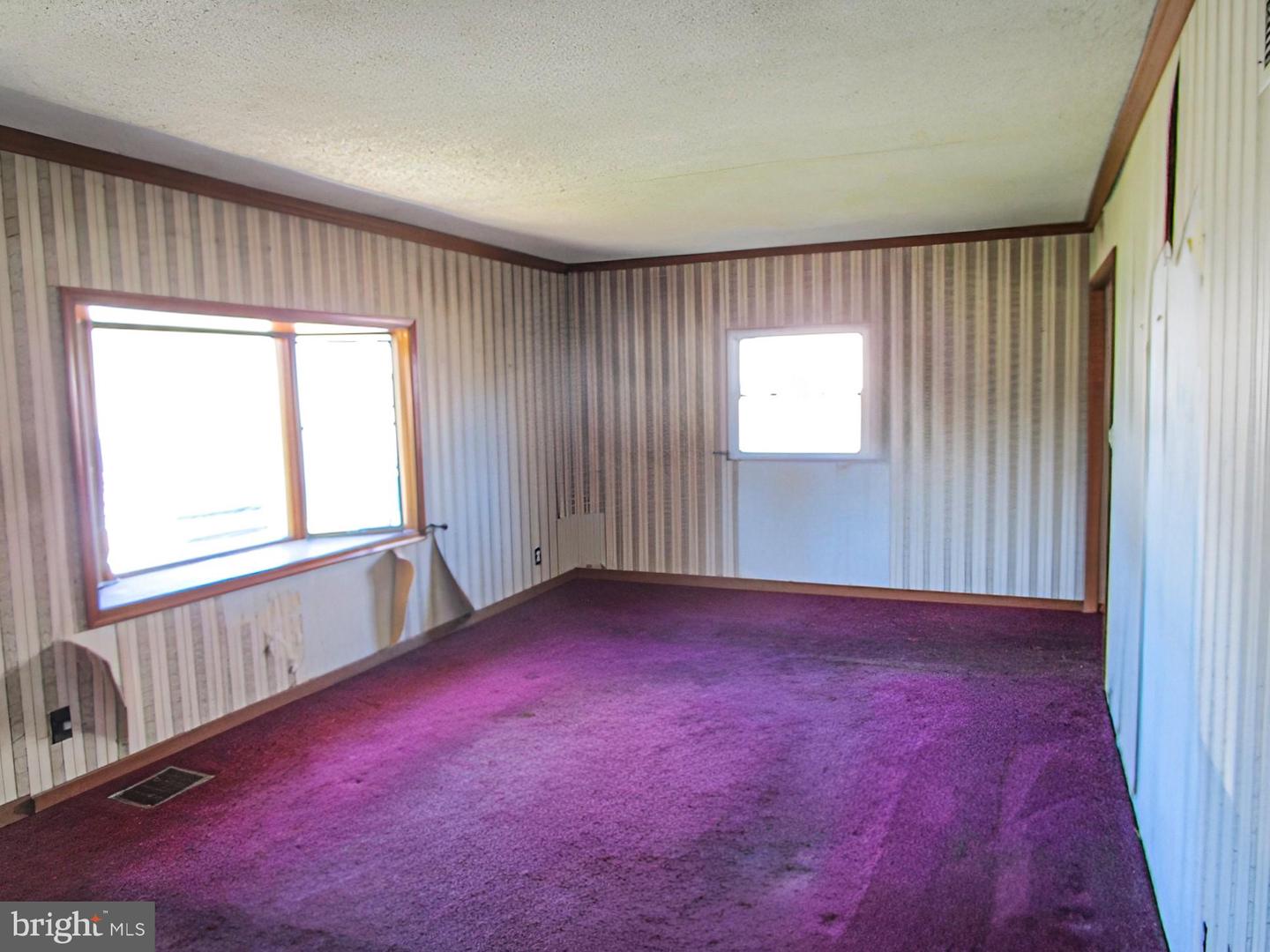 254 N Oxford Valley Rd Property Photo 7